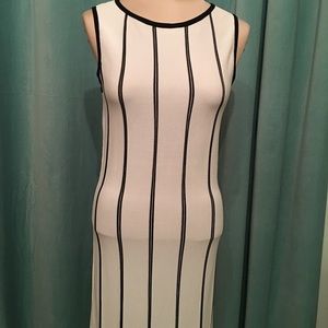 LIQUIDATION SALE *    WHITE/NAVY KNIT MASSIMO DUTTI  DRESS SIZE M